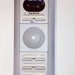 Μπουτονιέρα θυροτηλεφώνου/Θυροτηλεόρασης επίτοιχη - 8 κλήσεων - κενή - bitronvideo 