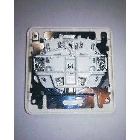 Πρίζα σούκο 2P+E 16A 250V~ White / niko