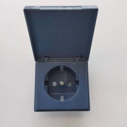 Πρίζα σούκο με καπάκι μπλέ - Πλακίδιο Solo - Busch-Jaeger